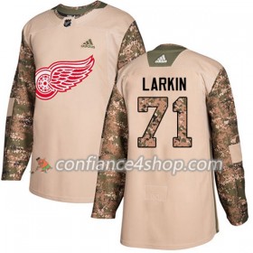 Adidas Maillot de Hockey Detroit Red Wings Dylan Larkin 71 2017-2018 Camo Veterans Day Practice Authentic - Homme